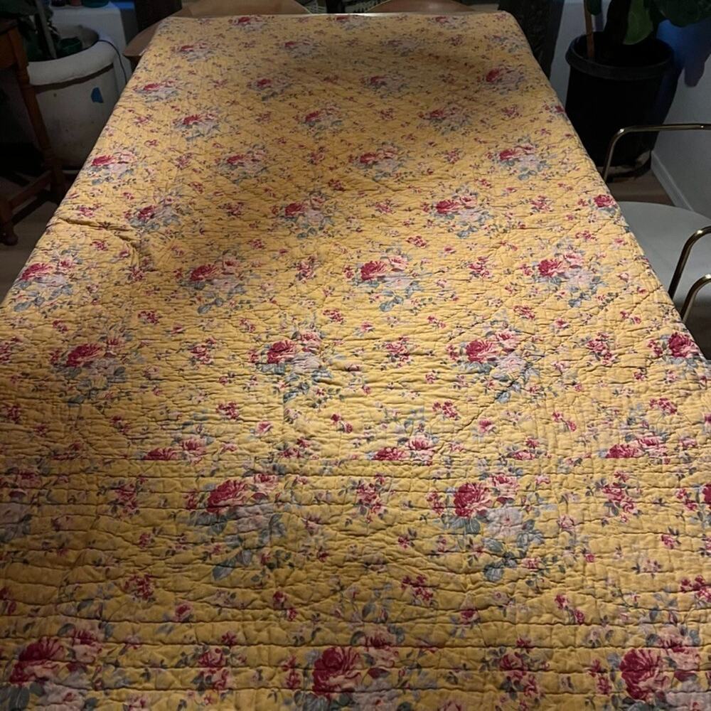 Quilted Cotton Coverlet Full Yellow & Red Floral Reversible Striped Scallop Edge